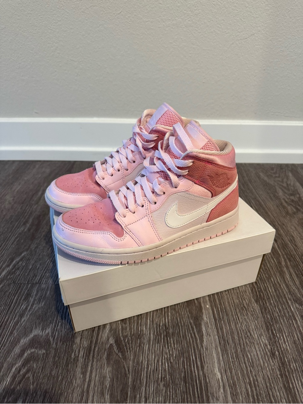 Women’s Air Jordan 1 Mid